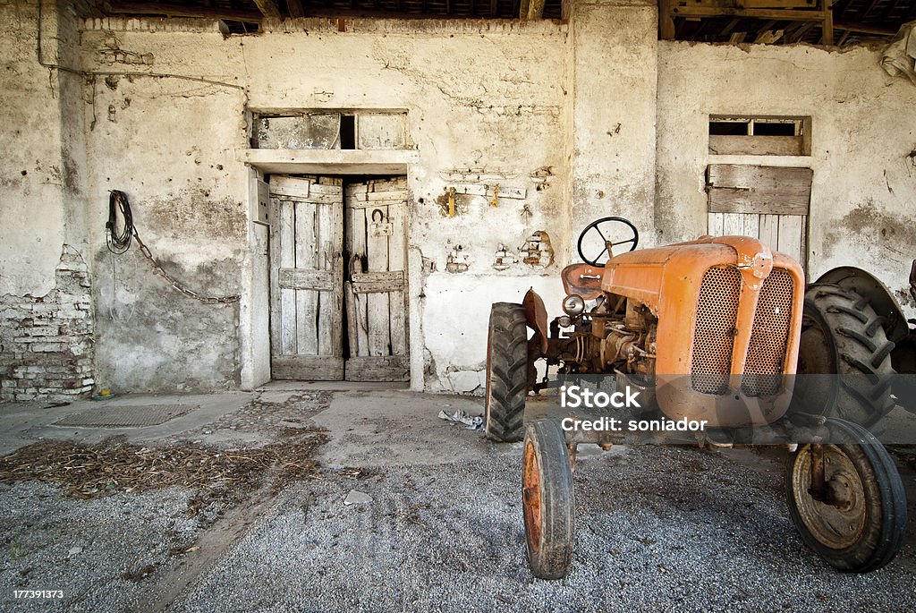 old Tracteur - Photo de Tracteur libre de droits