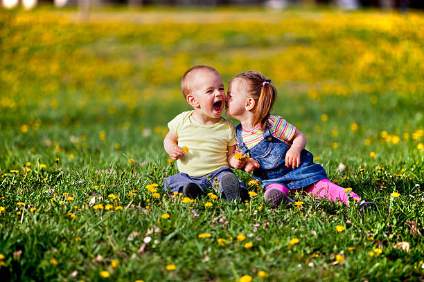 istock Two toddlers sitting in a field 177392542