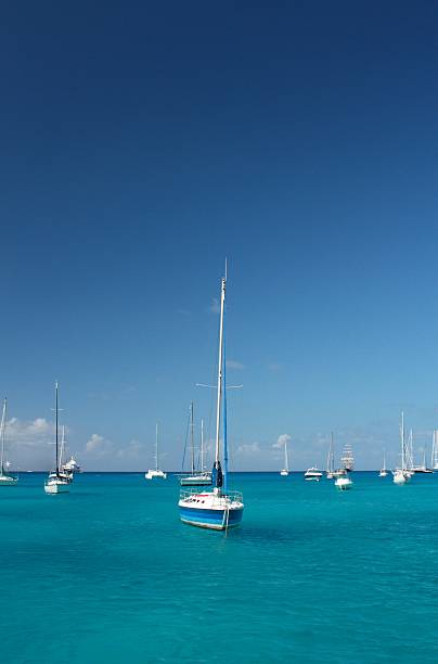 istock Clear torquoise water, yachts and boats 177392954