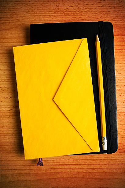 escrever uma mensagem - note pad legal system yellow paper - fotografias e filmes do acervo