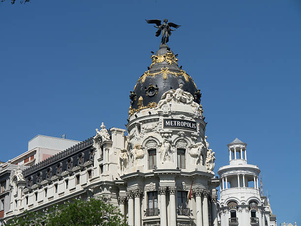 madrid - metropolis building fotografías e imágenes de stock