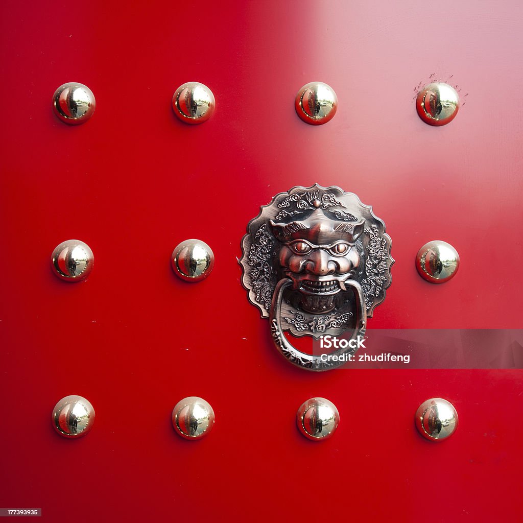 Oriental lion's porta - Foto de stock de Antiguidade royalty-free