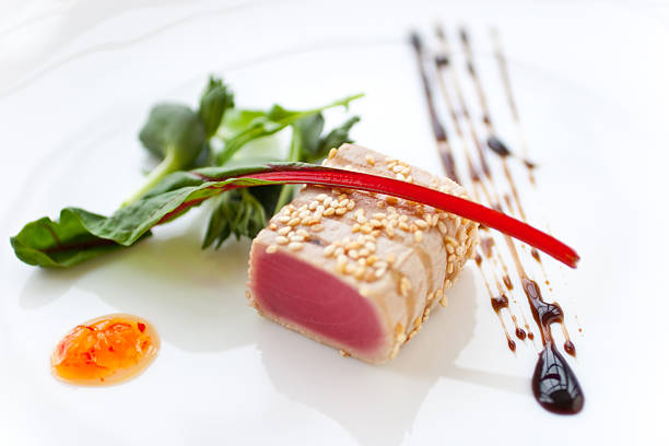 filetto di tonno - tuna steak fillet food plate foto e immagini stock