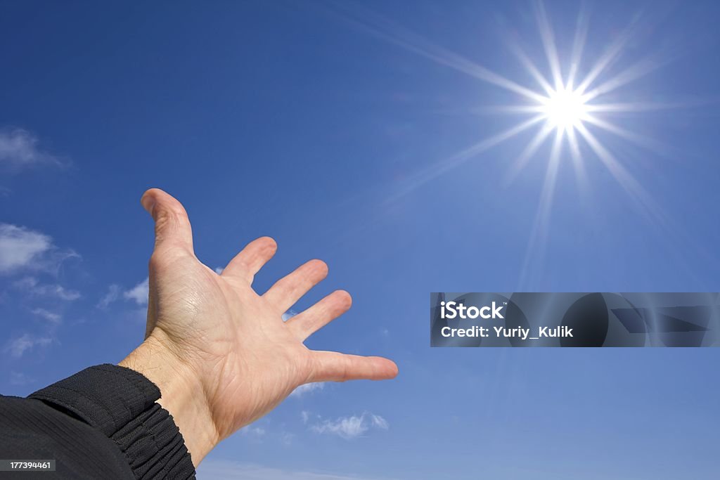 Personnes à Main pointant du doigt de soleil - Photo de Bleu libre de droits