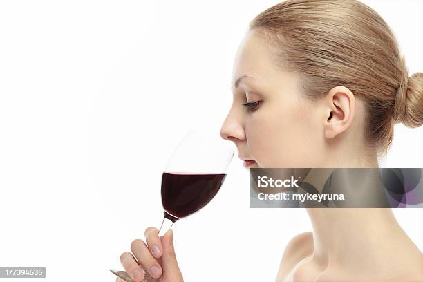 백인종 여자 와인 와인에 대한 스톡 사진 및 기타 이미지 - 와인, 측면 보기, 여자