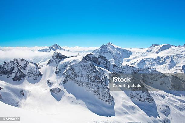 Panorama Invernale Del Monte Cervino - Fotografie stock e altre immagini di Alba - Crepuscolo - Alba - Crepuscolo, Alpi, Alpi svizzere