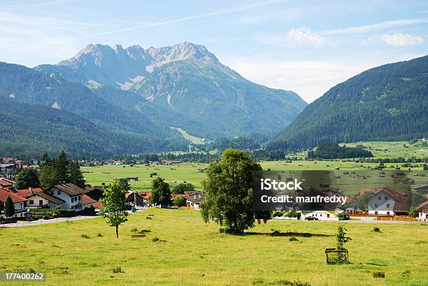 Village In Tirol Foto de stock y más banco de imágenes de Aire libre - Aire libre, Aldea, Alpes Europeos