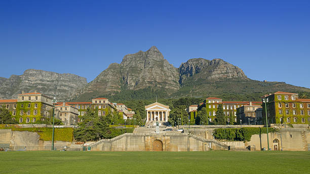 university of cape town campus & rugby field - nationalpark table mountain stock-fotos und bilder