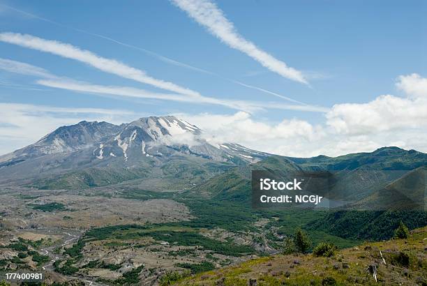 Foto de Monte St Helens E Spirit Lake e mais fotos de stock de Azul - Azul, Beleza, Beleza natural - Natureza