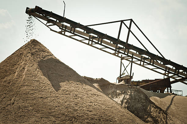 Sorting sand belt Gravel pit mining conveyor belt stock pictures, royalty-free photos & images