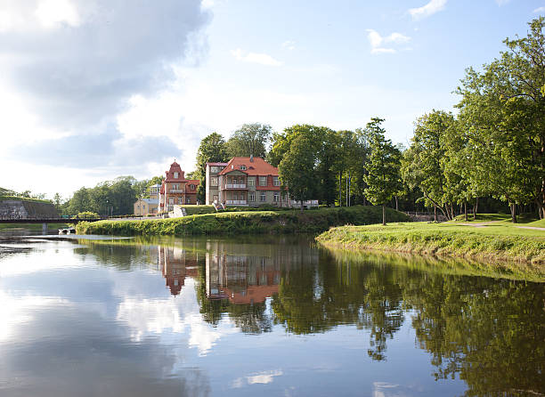 istock House at the lake 177401273