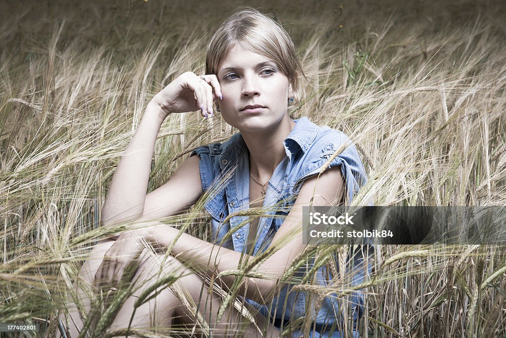 Mode Foto des jungen schönen Frau - Lizenzfrei Altertümlich Stock-Foto