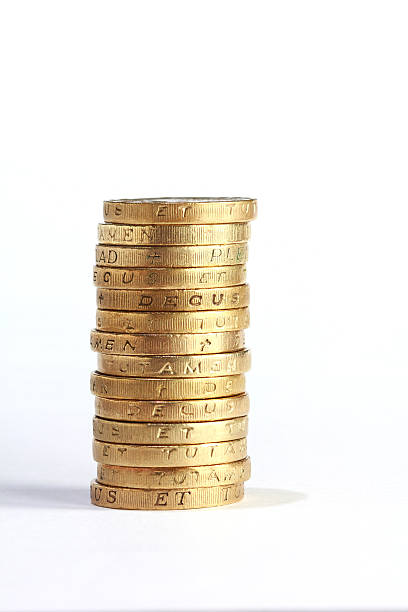 moneta da 1 sterlina stack - british currency pound symbol currency stack foto e immagini stock