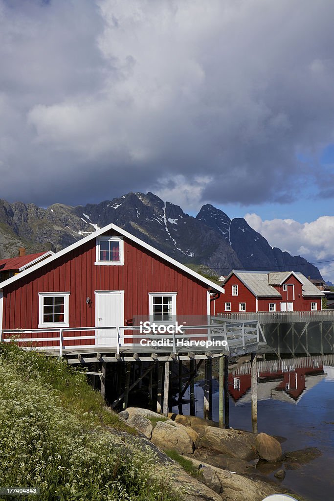 Vermelho huts de pesca em Lofoten - Royalty-free Aldeia Foto de stock