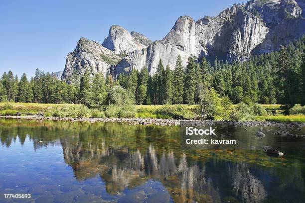 Phenomenally Yosemite Valley Foto de stock y más banco de imágenes de Agua - Agua, Aire libre, Azul