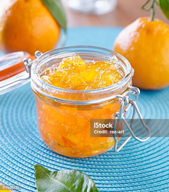 Jar Of Hausgemachte Orange Konfitüre Stockfoto und mehr Bilder von Behälter - Behälter, Bildschärfe, Blatt - Pflanzenbestandteile