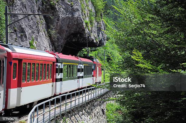 Cogwheel Railway Der Schweiz Stockfoto und mehr Bilder von Anhöhe - Anhöhe, Ankunft, Anzeigeinstrument