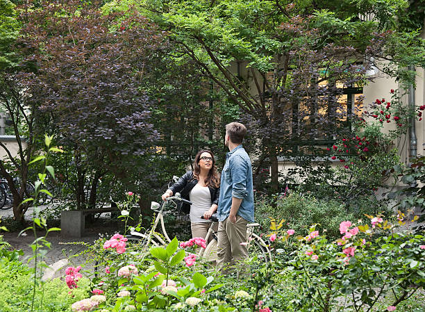 istock Girls looks at man with affection but he is indifferent 177406903