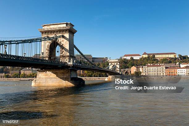 Photo libre de droit de Budapest Du Pont Des Chaînes Széchenyi Et Château De Buda Dans Larrièreplan banque d'images et plus d'images libres de droit de Budapest