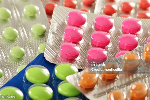 Композиция С Различными Наркотиками Таблетки — стоковые фотографии и другие картинки Антибиотик - Антибиотик, Без людей, Витамин