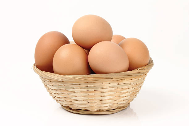 jaja, - animal egg eggs basket yellow zdjęcia i obrazy z banku zdjęć