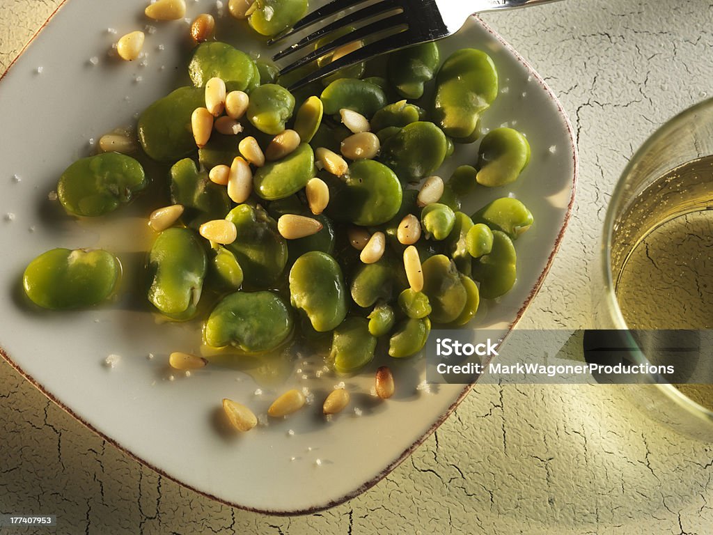 Frijoles Fava y piñones - Foto de stock de Alimento tostado libre de derechos