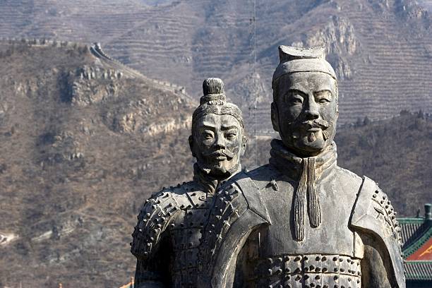 chiffres de soldat et chevaux en terre battue - tourist travel china great wall of china photos et images de collection