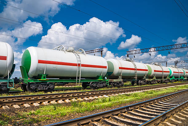 Tankzug 7.500+ Fotos, Bilder und lizenzfreie Bilder zu Tankzug - iStock