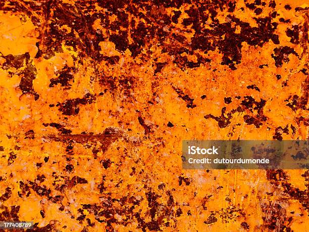 Rusty Fondo Naranja Foto de stock y más banco de imágenes de Abstracto - Abstracto, Acero, Amarillo - Color