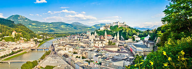 vista panoramica di salisburgo, austria - monch foto e immagini stock