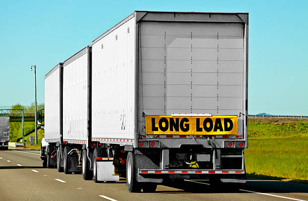 Sinal de carga de camiões - fotografia de stock