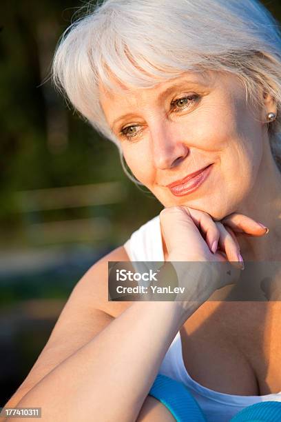 성숙한 여자 50-59세에 대한 스톡 사진 및 기타 이미지 - 50-59세, 60-69세, 건강한 생활방식