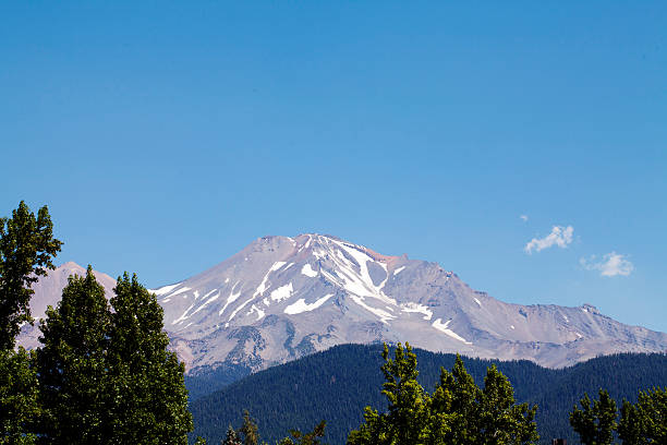 istock Mount Shasta Late Summer Sky Trees Blue 177410422
