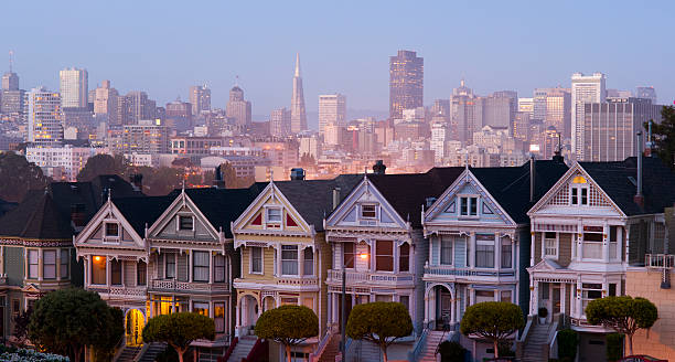 san francisco, in california, quartiere pieno di stile vittoriano case fila - san francisco county san francisco bay area house painted ladies foto e immagini stock