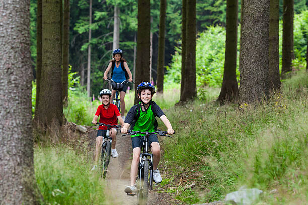 istock Family biking 177413744
