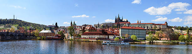panoramica del castello di praga - hradcany castle prague czech republic spring foto e immagini stock