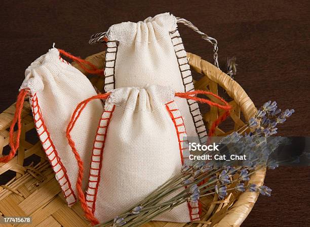 Saquito De Artesanía Foto de stock y más banco de imágenes de Bolsita - Bolsita, Herbología, Hierba - Planta culinaria