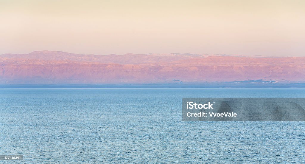 Rose lever du soleil sur la côte de la mer Morte - Photo de Mer Morte libre de droits