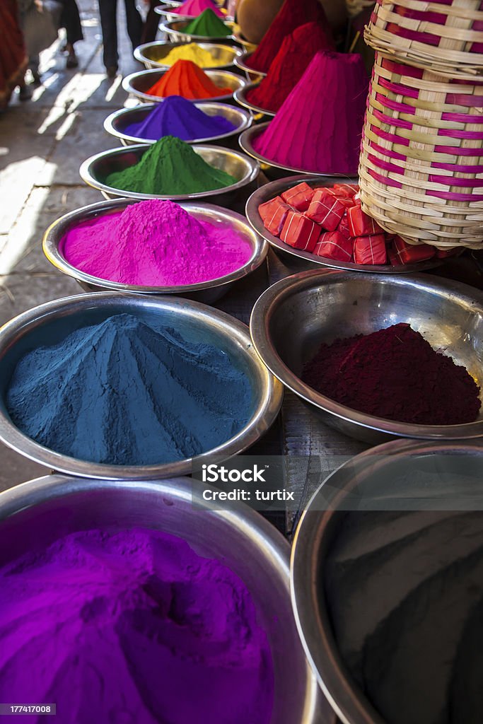 インドのホリ（春祭）色 - 商売場所 市場のロイヤリティフリーストックフォト