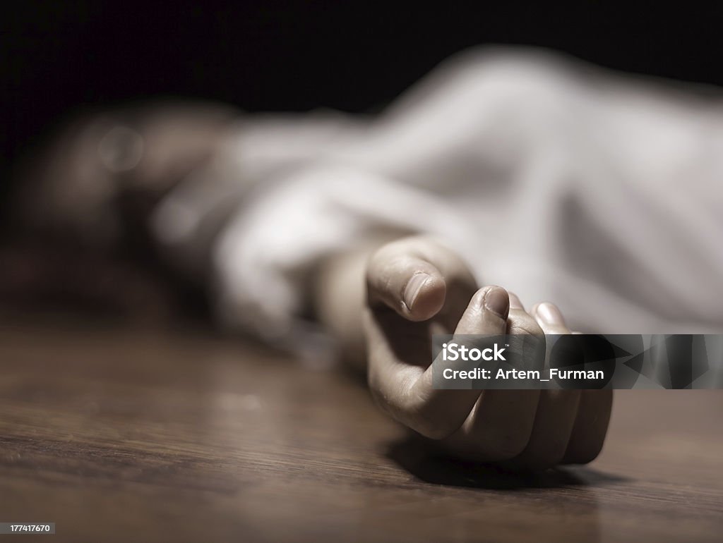 古い女性の身体を手に集中していただけます。 - 死んでいるのロイヤリティフリーストックフォト 古い女性の身体を手に集中していただけます。 - 死んでいるのロイヤリティフリーストックフォト