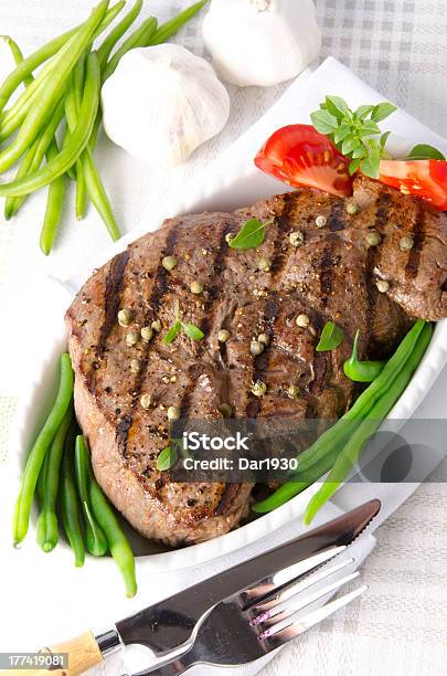 Photo libre de droit de Steak Grillé Au Barbecue banque d'images et plus d'images libres de droit de Contre-filet - Contre-filet, Mode de cuisson des aliments, Aliments et boissons