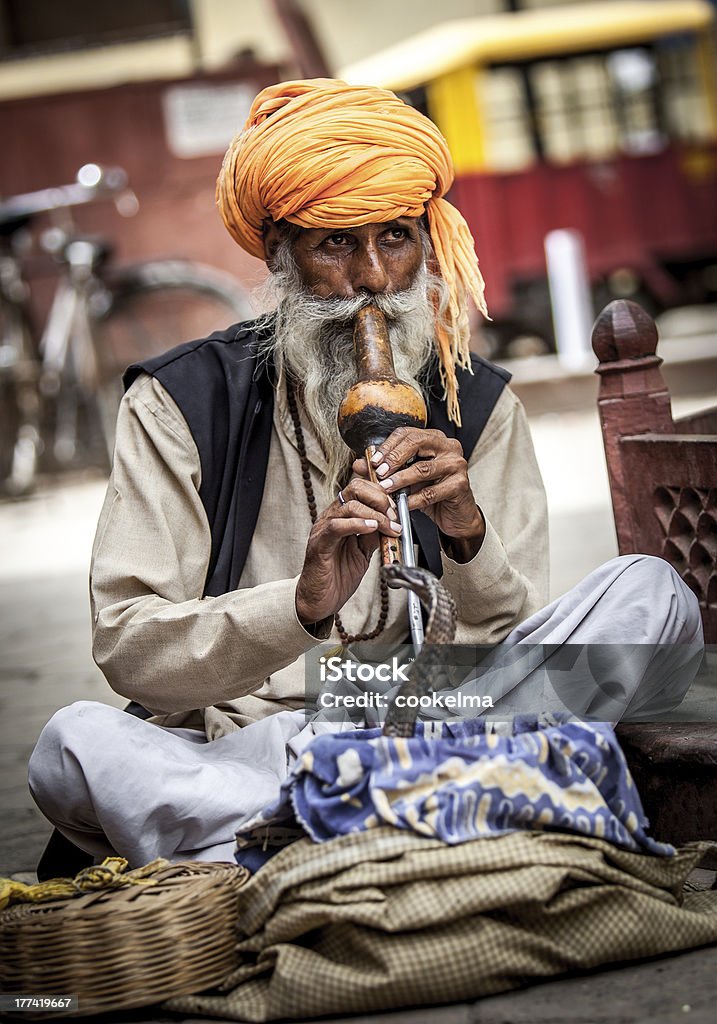 Incantatore di serpenti - Foto stock royalty-free di Cultura indiana