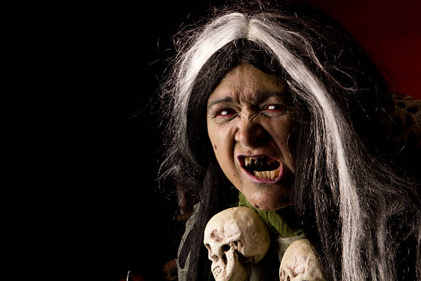 donna in costume strega halloween - witch smiling evil bizarre foto e immagini stock