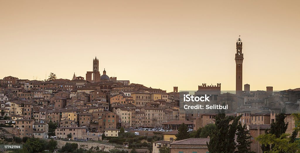 Da cidade de Siena ao pôr-do-sol - Foto de stock de Arcaico royalty-free