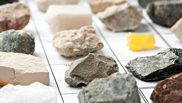 colección de minerales - aragonita fotografías e imágenes de stock