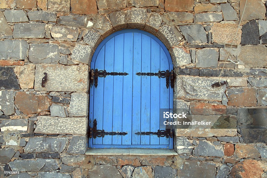 Vintage Bleu près de la fenêtre avec des volets, Crète, Grèce. - Photo de Architecture libre de droits