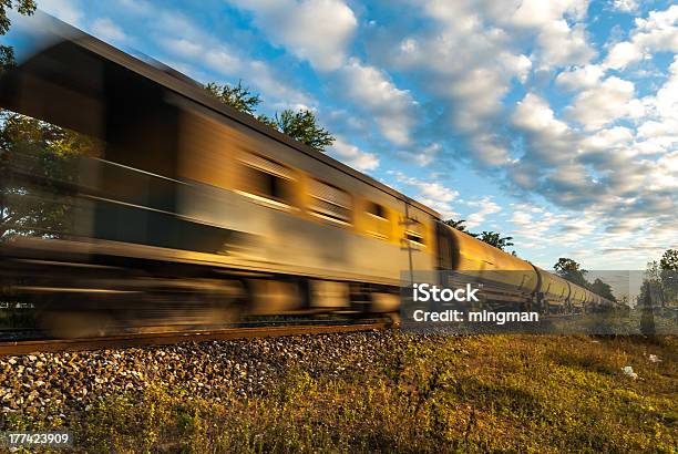 Los Trenes De Alta Velocidad Foto de stock y más banco de imágenes de Actividad - Actividad, Aire libre, Almacén de distribución