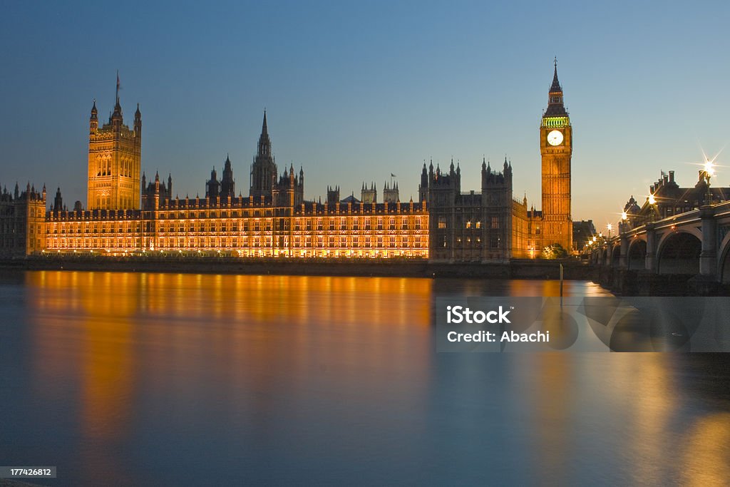 Здание парламента в Лондоне - Стоковые фото Фунтовая купюра роялти-фри