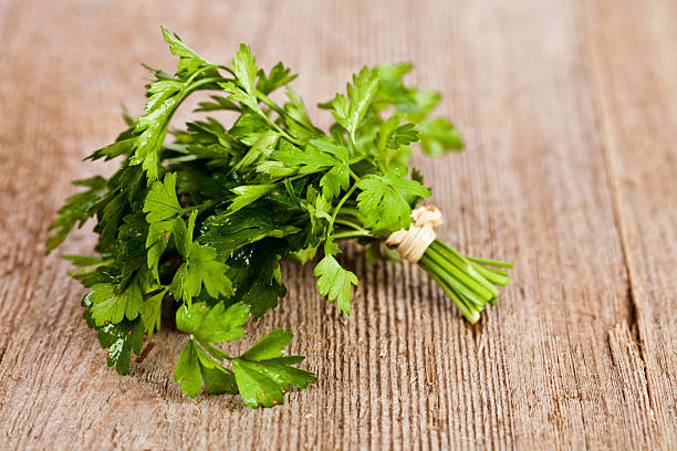 istock bunch of fresh parsley 177426909