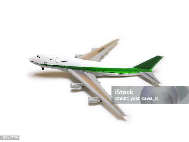 Modellflugzeug Stockfoto und mehr Bilder von Modellflugzeug - Modellflugzeug, Weißer Hintergrund, Fliegen